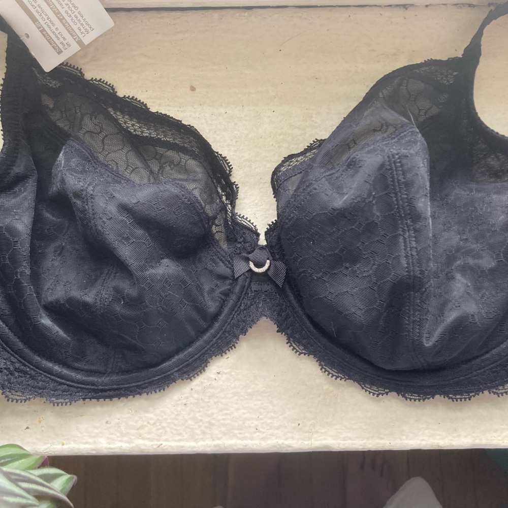 Brand new c chic sexy bra in a 30h size